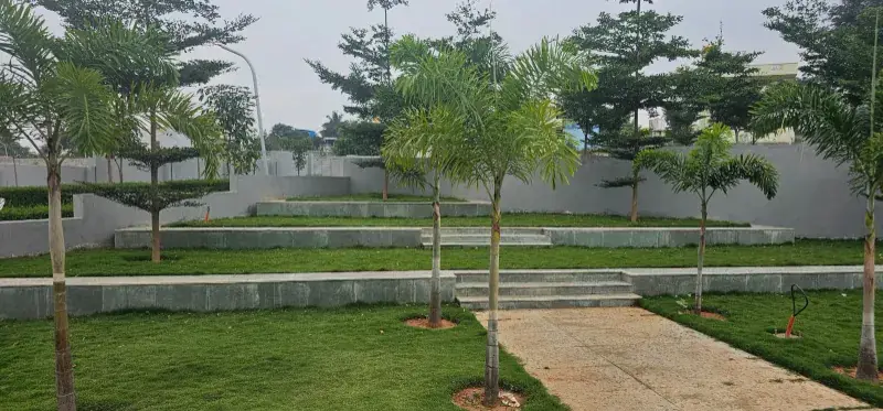 Sunland Hamlet — stepped lawn and open space